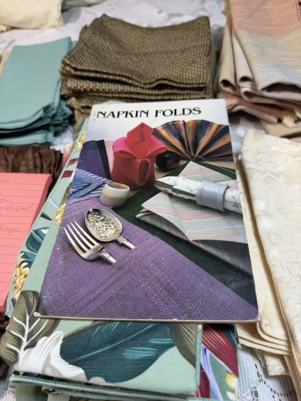 Lot of 84 Cloth Napkins Variety Of Color Size/How To Fold Napkins Book/see Pics